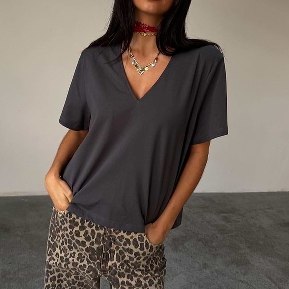 Never fully dressed grey shoulder pad V neck t shirt NWT - Picture 3 of 10